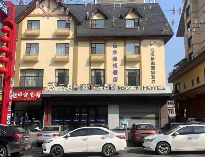 Exterior & Views