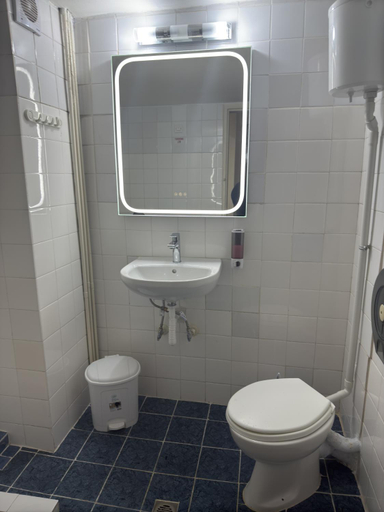 Bathroom, Athens International Youth Hostel, Attica