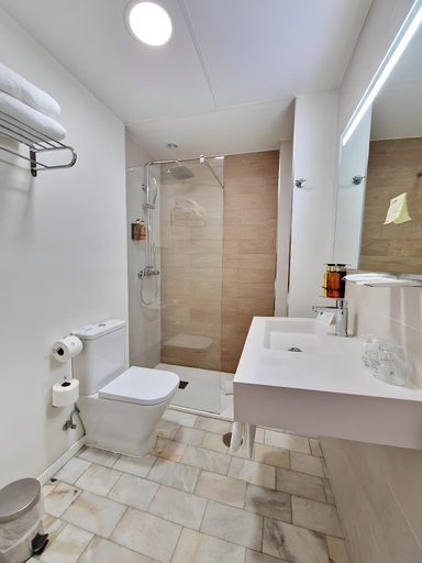 Bathroom 4, Casual Raizes, Porto