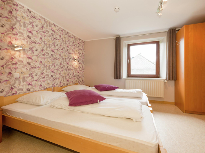 Bedroom 2, Faymonville Retreat with Sauna, Liège