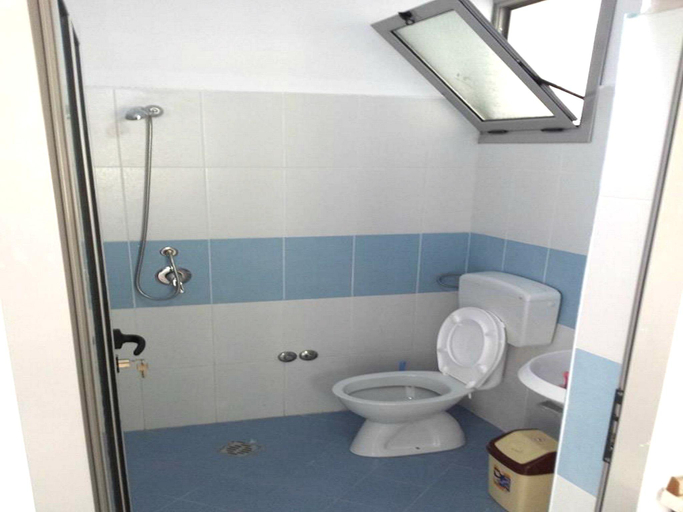 Bathroom 3, Kristoni Radhime, Vlorës
