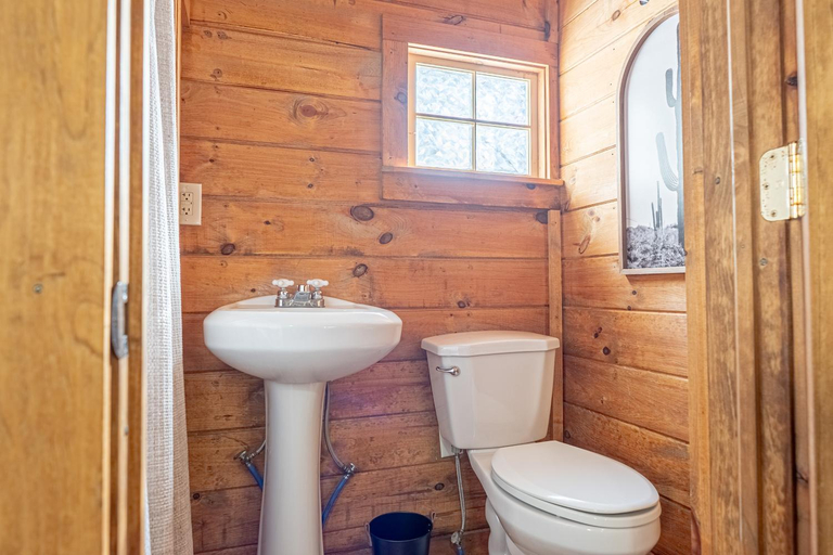 Bathroom 3, Northern Acres, Warren