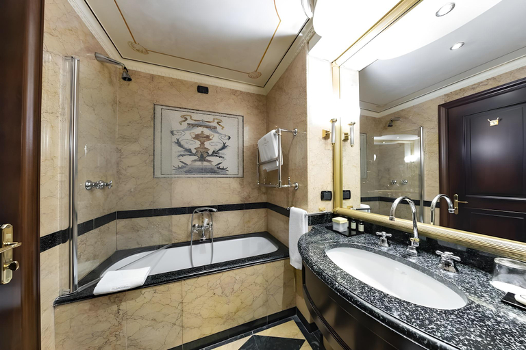 Bathroom 3, River Chateau Hotel, Rome