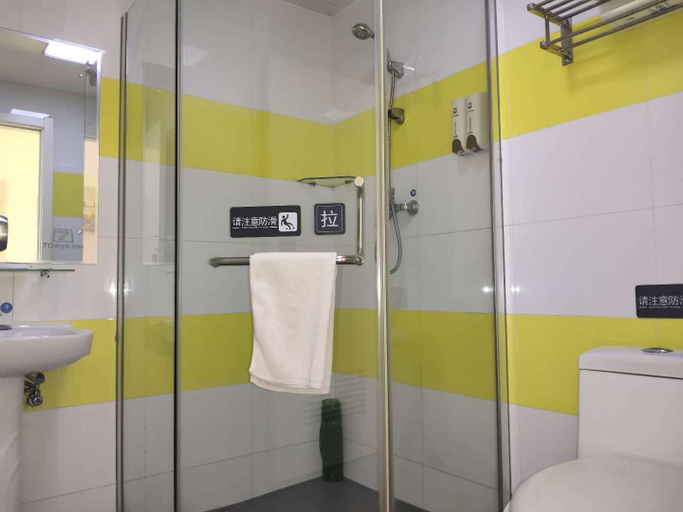 Bathroom 3, 7 Days Inn Qingyang Qifeng District North Street, Qingyang
