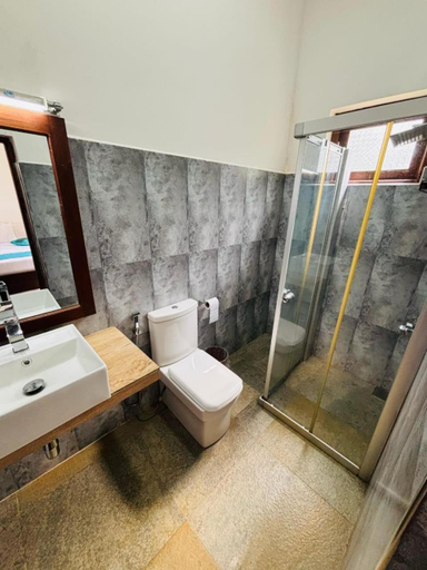Bathroom 4, Paradise Forest Garden, Matale