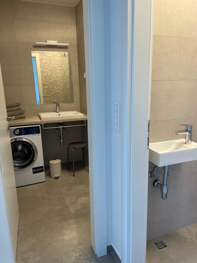 Bathroom 2, Sandra Apartments, Makarska