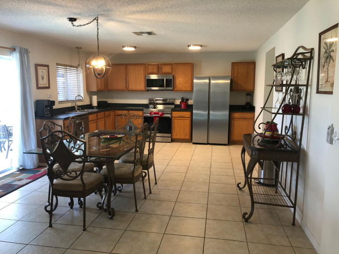 Food & Drinks, 279 square meter luxury waterfront home, private pool 15 minutes from Disney!, Lake