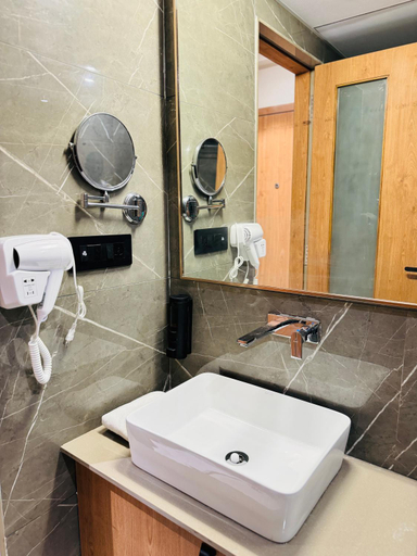 Bathroom 4, Hotel Park Royal, Devbhumi Dwarka