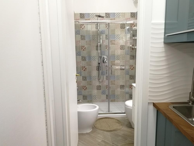 Bathroom 4, Maison Lumière, Salerno