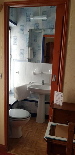Bathroom 3, Hôtel Louise de la Vallière, Indre-et-Loire