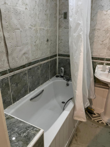 Bathroom 2, Jakes en suite room near James cook, Middlesbrough