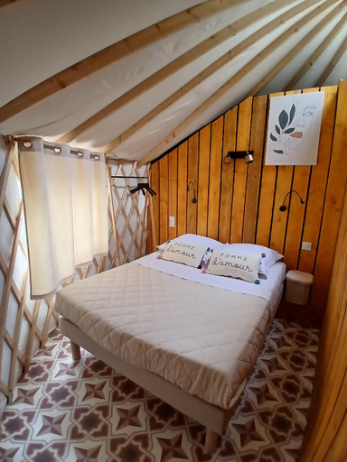 Bedroom 2, Yourte Terracotta Les Belles Ouvrieres, Sarthe