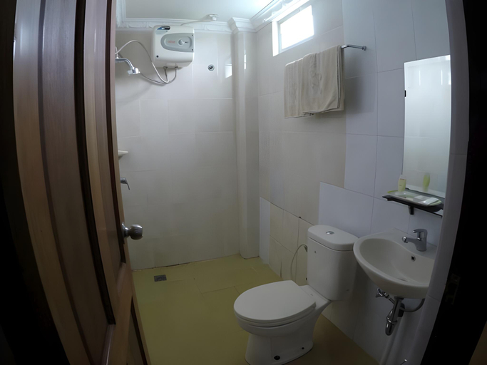 Bathroom 4, Belagri Airport Hotel Sorong, Sorong