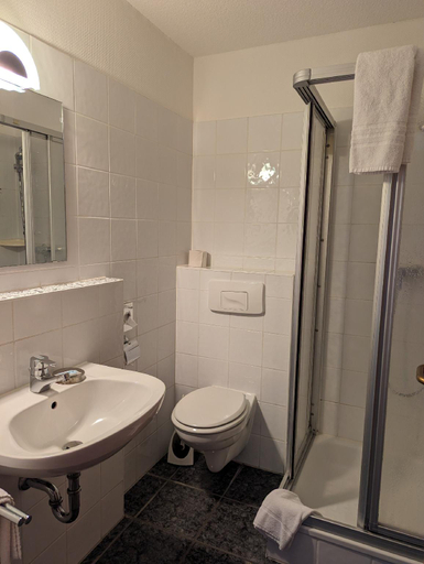Bathroom 3, Hotel Sonnenhof, Northeim