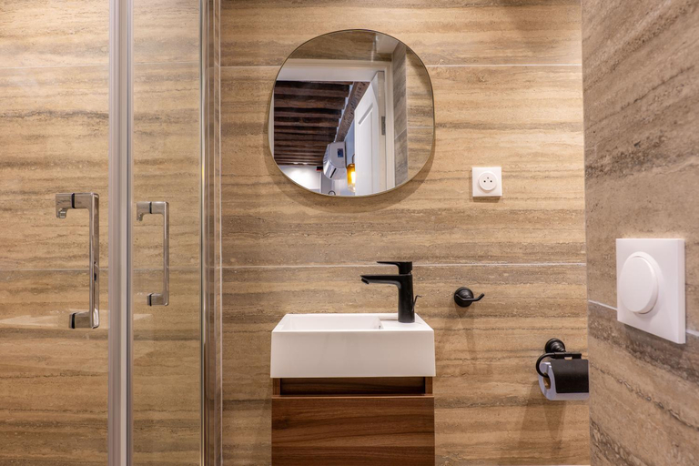 Bathroom, HolidaysInParis - Bourg Tibourg, Paris