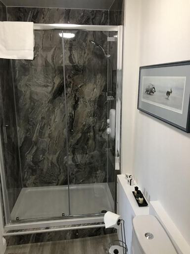 Bathroom 4, Bankes Arms Hotel, Dorset