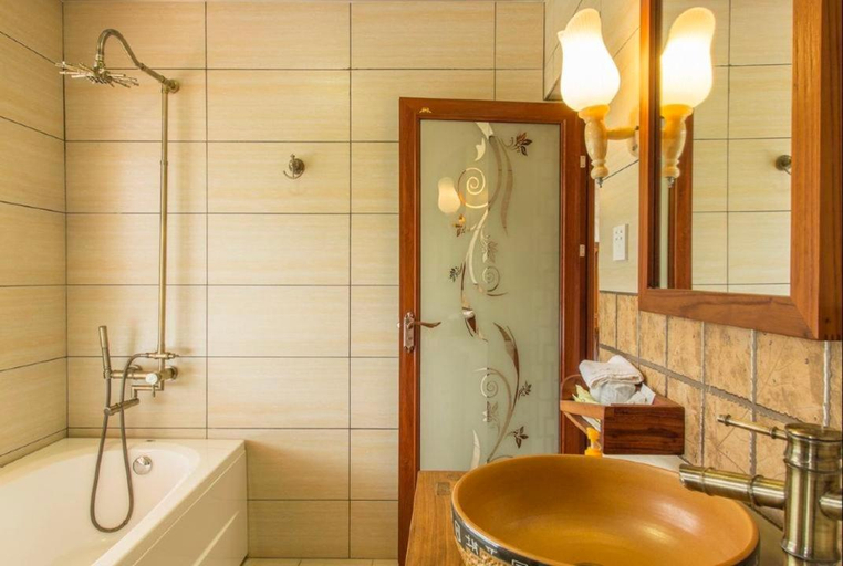 Bathroom 3, Yangshuo Snow Lion Riverside Resort, Guilin