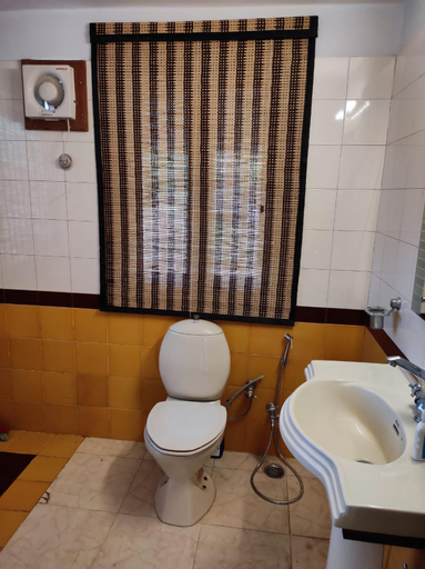 Bathroom 2, Pine Glade Villa, Bhimtal, Nainital