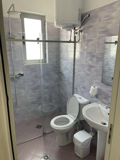 Shower 3, Miramare Aparthotel, Sarandës