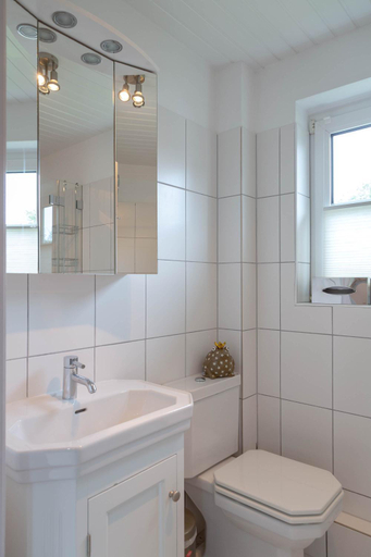 Bathroom 3, Ferienwohnung Rosen/horstweg 5, Nordfriesland