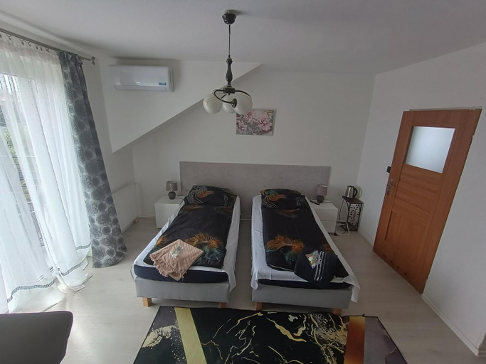 Others 4, Motelik White House - pokoje goscinne, Radom City