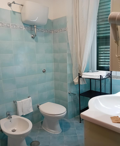 Bathroom 4, Camere Del Re, Viterbo
