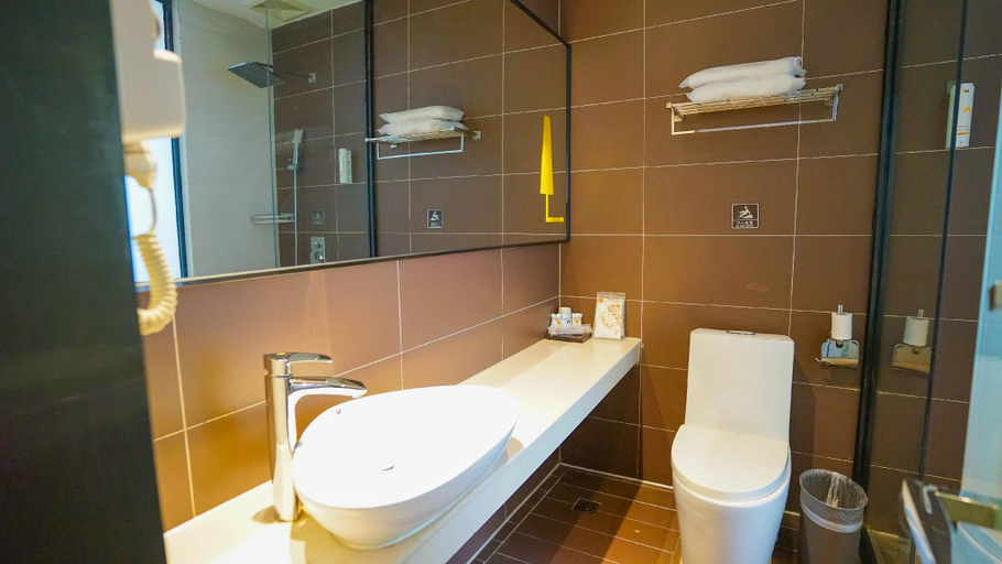 Bathroom 4, IU Hotel Shangqiu Kaixuan Road Zhonghuan Square Branch, Shangqiu