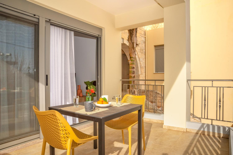 Others 4, Casa Kamara, Crete
