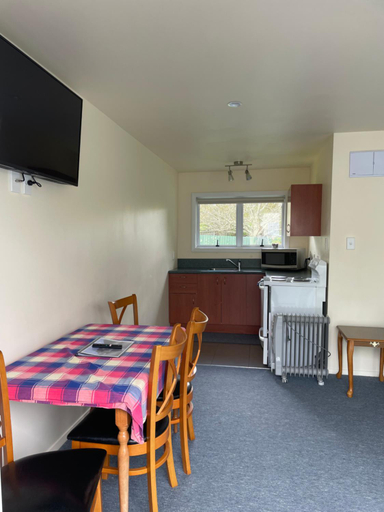 Others 4, Mataki Motel, Tasman
