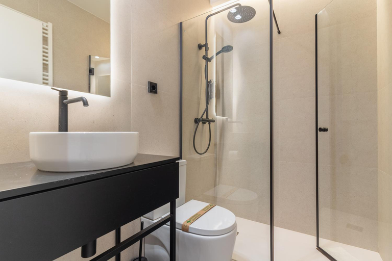 Bathroom 2, LAUREL-MintyStay Apartments, Madrid