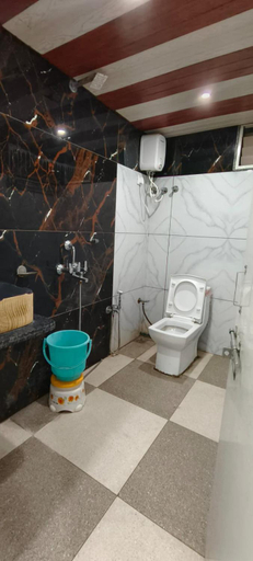 Bathroom 3, hotel prince palace, Ratlam