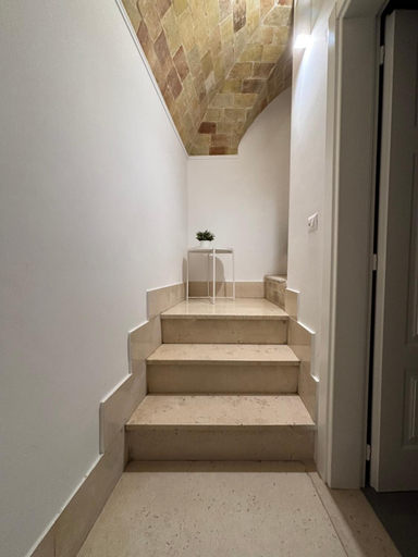 Others 4, B&B Santa Chiara, Bari