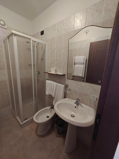 Bathroom 2, Affittacamere La Madonnina, Foggia