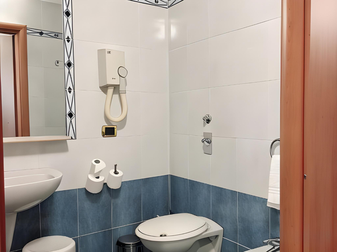 Bathroom 3, Hotel Vitruvio, Milano