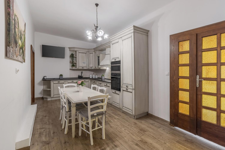 Others 5, Casa Bella, Oradea