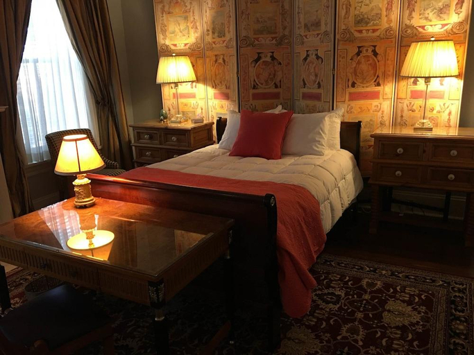 Bedroom 2, Burke Mansion, Bibb