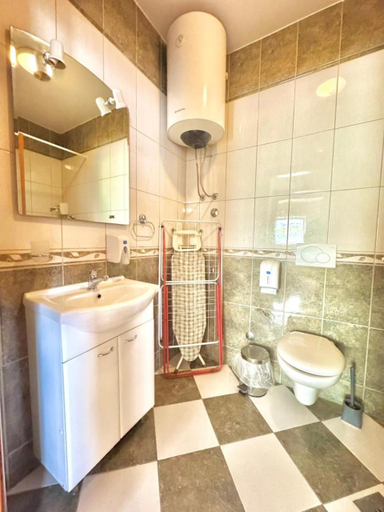 Bathroom 4, Contessa Apartments