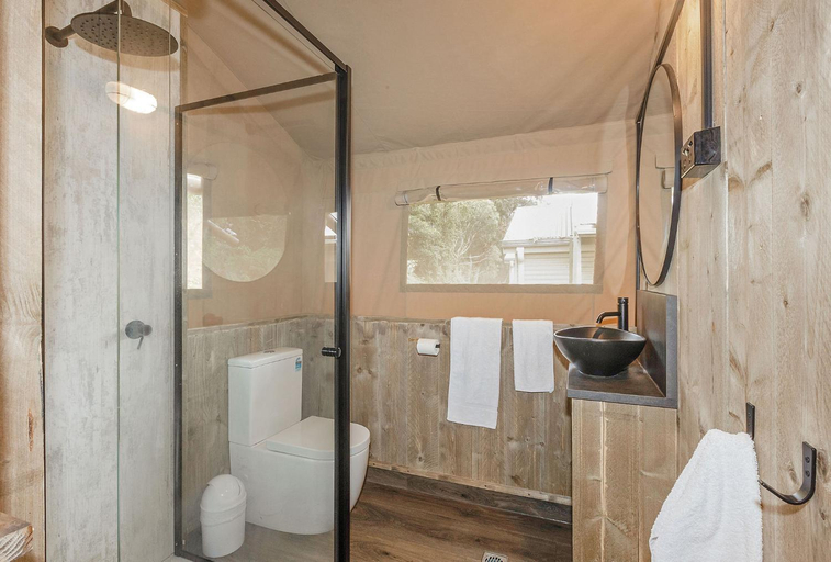 Bathroom 3, Reflections Holiday Parks Jimmys Beach, Great Lakes