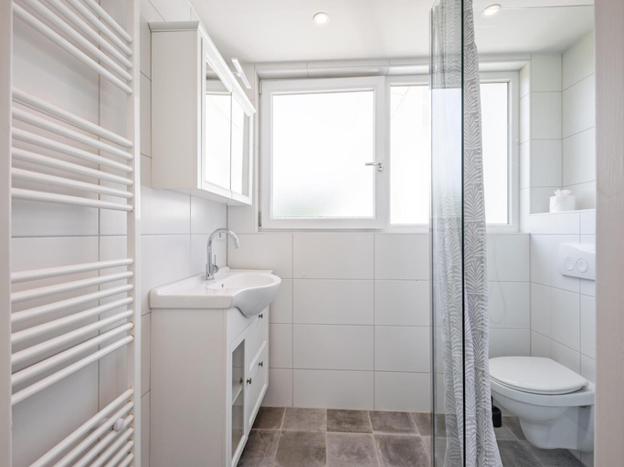 Bathroom 3, Holiday Home in Texel near the Beach, Texel