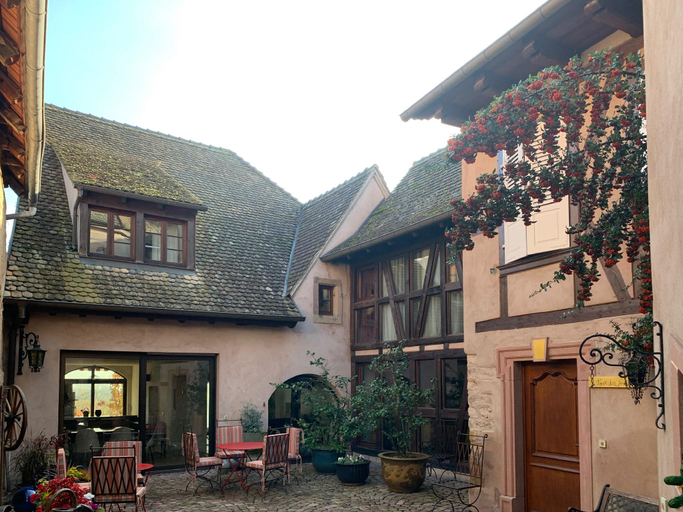 Exterior & Views