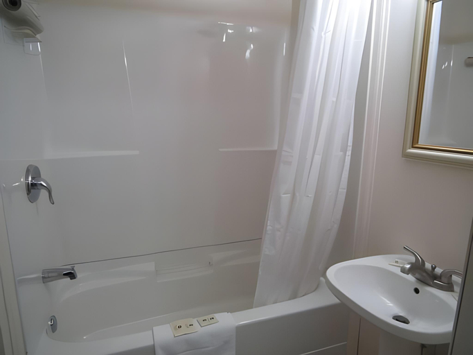 Bathroom 3, Taber Motel, Division No. 2