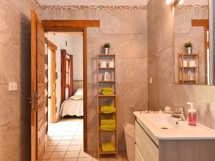 Bathroom 2, Holiday Home in Ingenio with Private Pool, Las Palmas