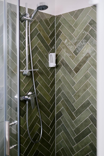 Bathroom 3, Kastelykert Vendeghaz Tata, Tata