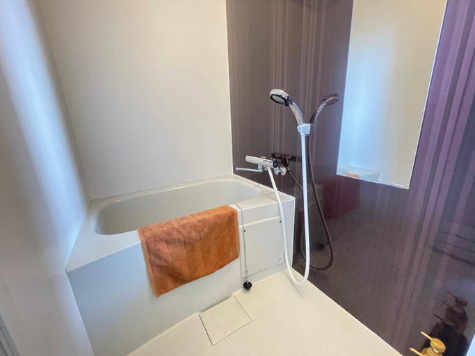 Bathroom 5, Condominio Makishi, Naha