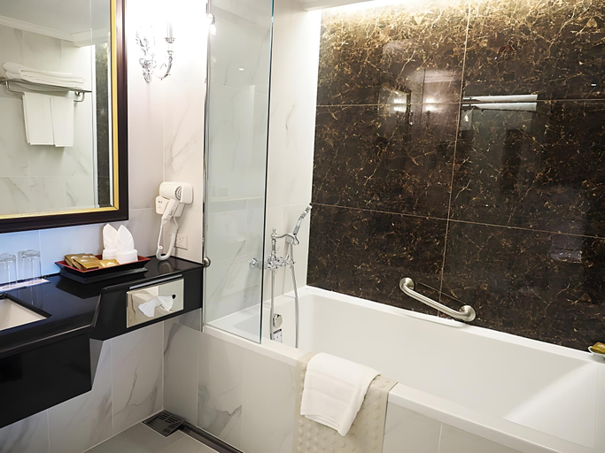 Bathroom 5, Empress Premier Hotel Chiang Mai, Muang Chiang Mai