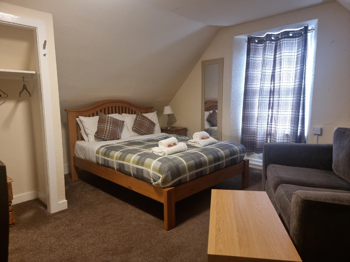 Bedroom 2, Roy Bridge Hotel, Highland