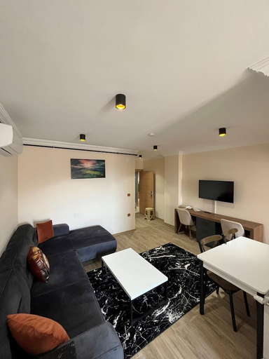 Bedroom 3, White House Apart, Merkez