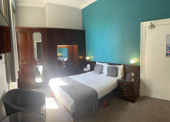 Bedroom 3, Royal Clifton Hotel, Sefton