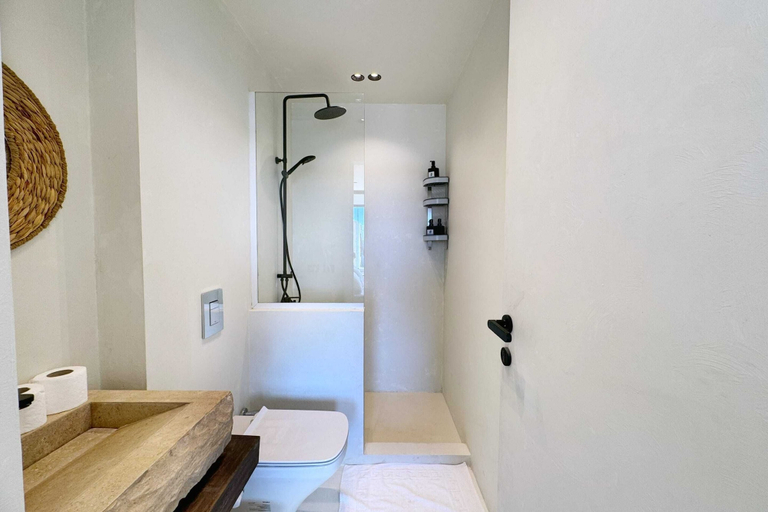 Bathroom 2, Xuru Stays I The Pyramids Horizon Studio w/ Bathtub, Al-Ahram