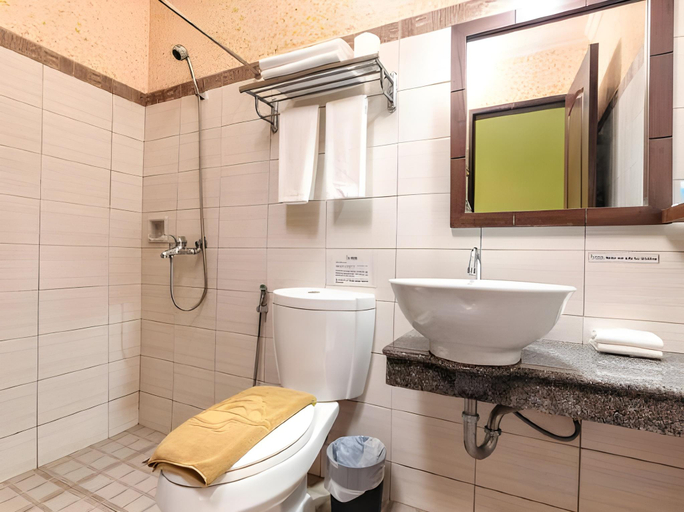 Bathroom 4, Flushing Meadows Resort, Dauis